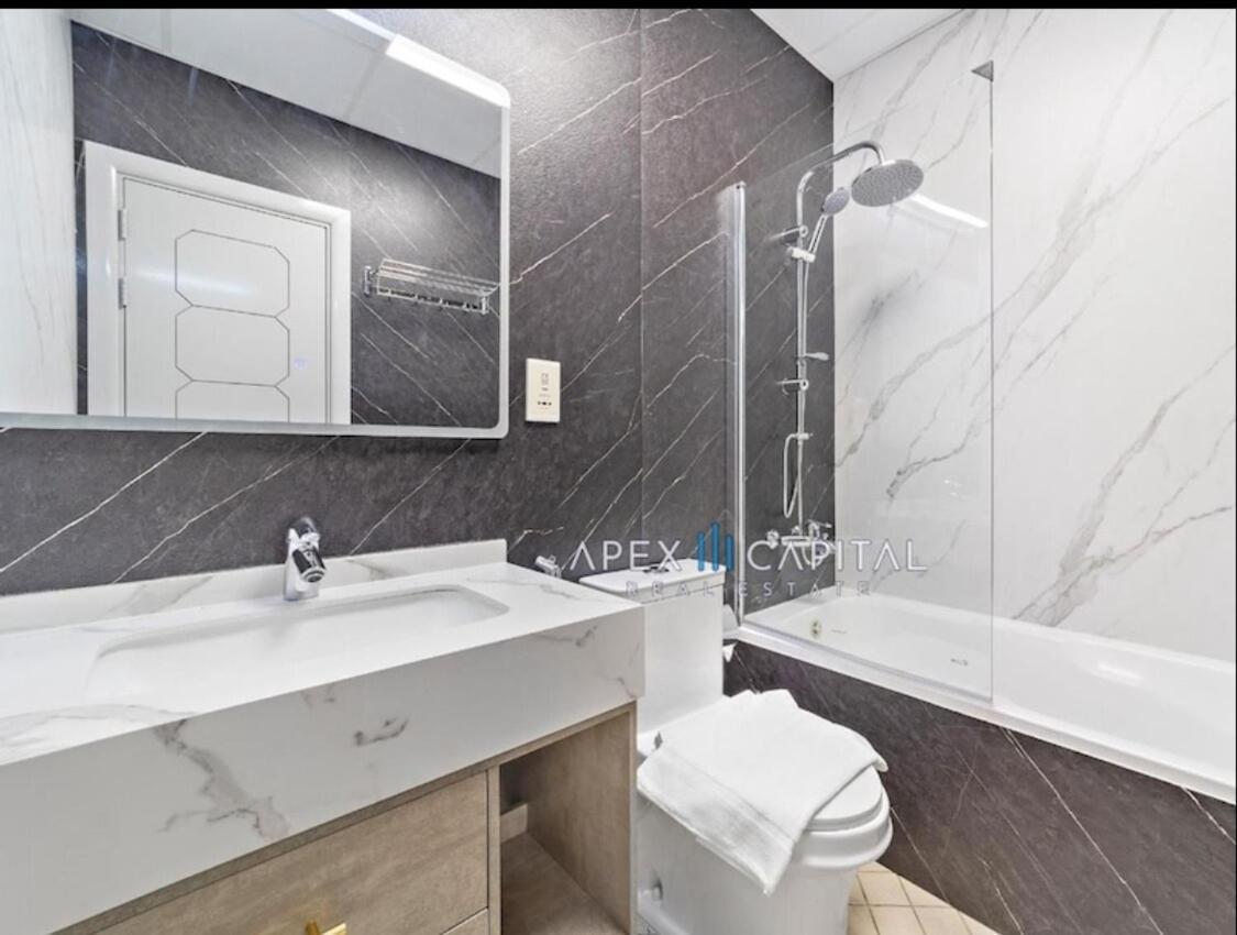1 Bedroom In Marina Opp Dmcc Metro Station * Dubai